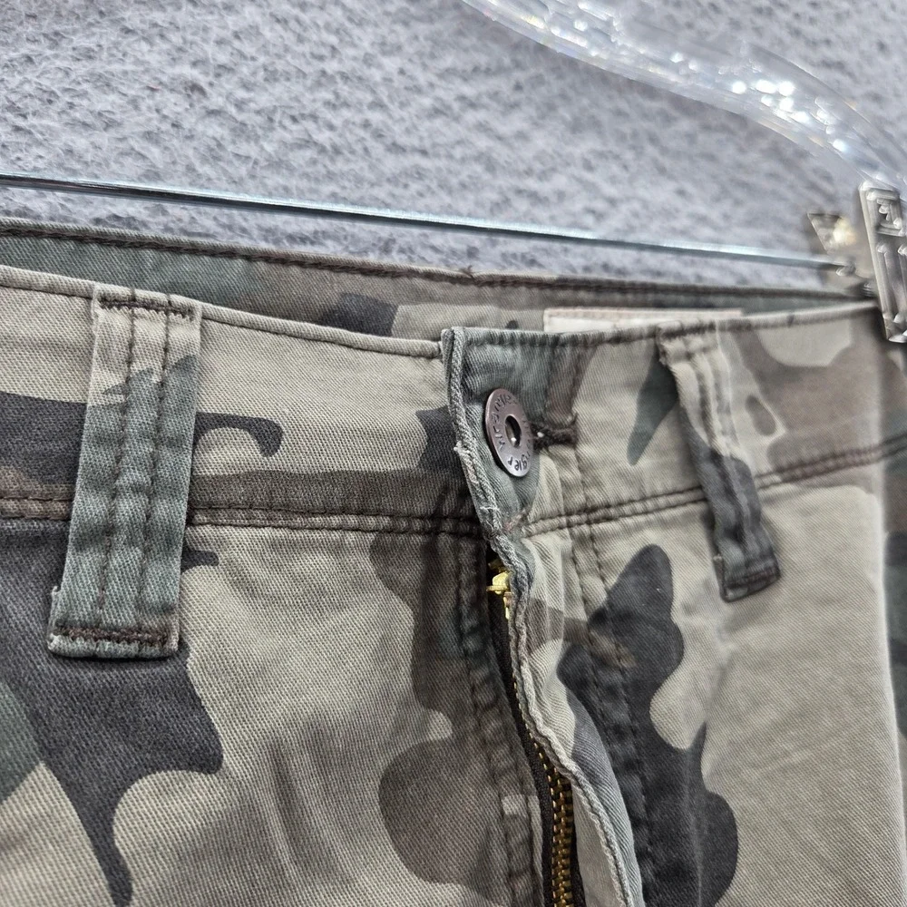 NEW Wrangler Mens Camo Print Cargo‎ Shorts 48x10 Green Regular Taper Canvas